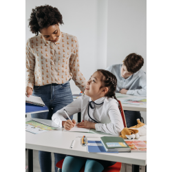 CREATIVE CROSS-CURRICULAR SCIENCE & STEM PROJECTS THAT EMPOWER TEACHING & LEARNING CREATIVE CROSS-CURRICULAR SCIENCE & STEM PROJECTS THAT EMPOWER TEACHING & LEARNING